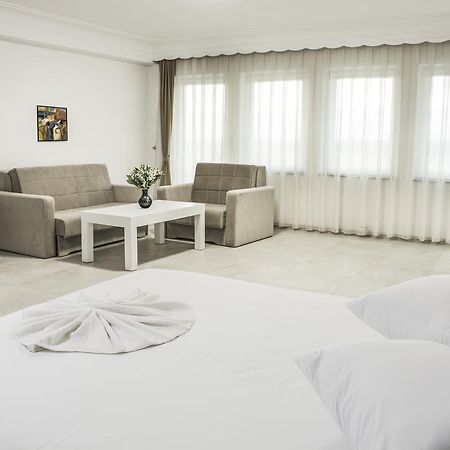 King Hotel Peje Luaran gambar