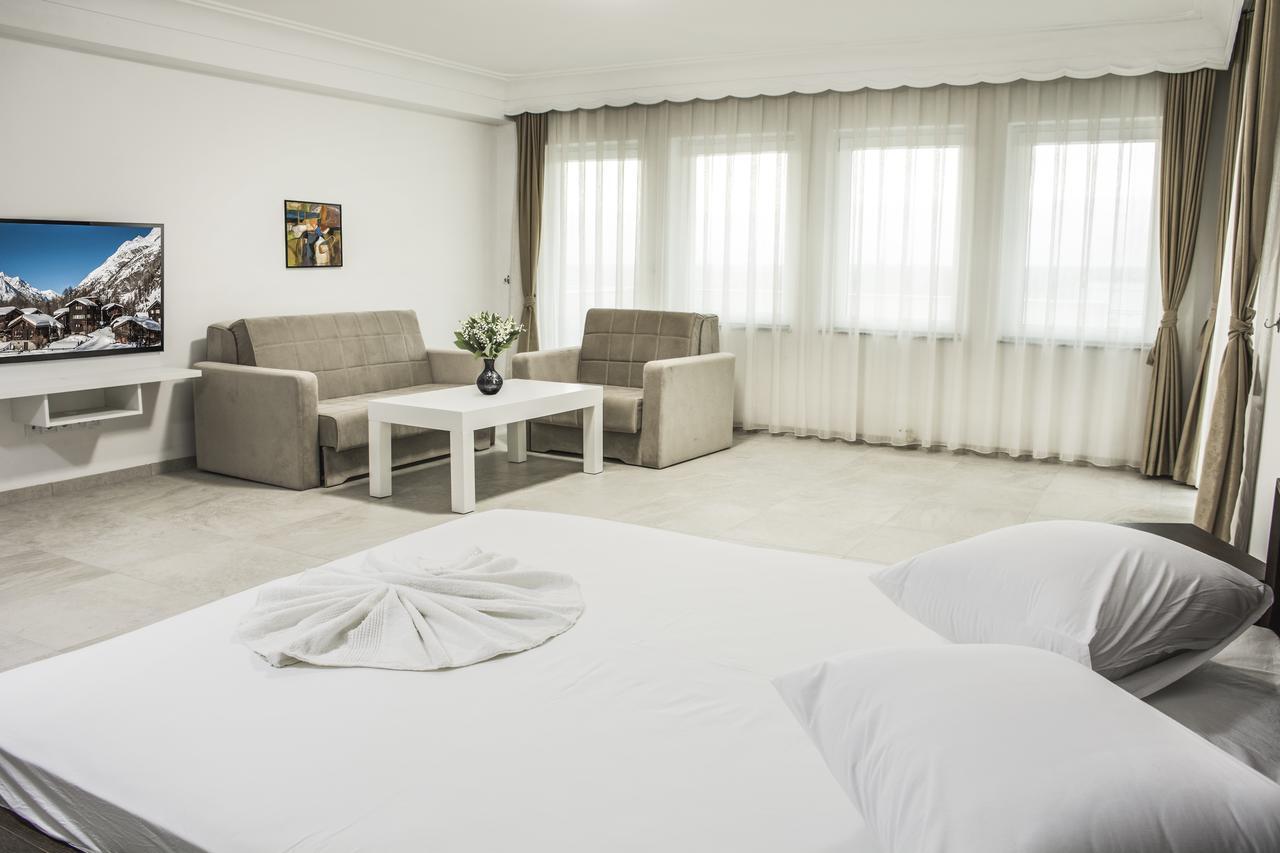 King Hotel Peje Luaran gambar