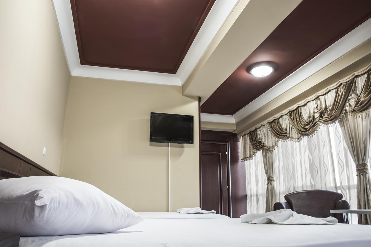 King Hotel Peje Luaran gambar