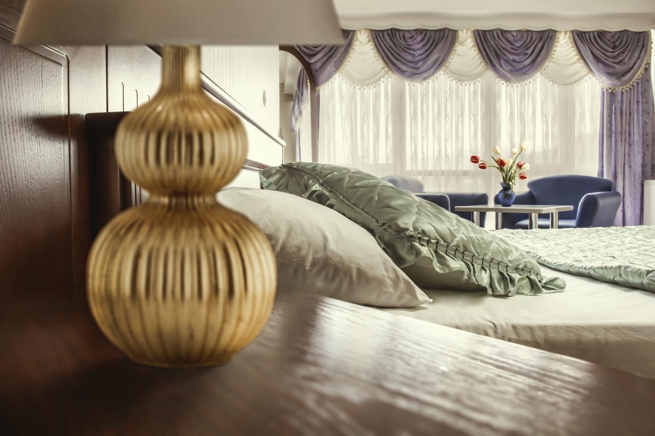 King Hotel Peje Luaran gambar