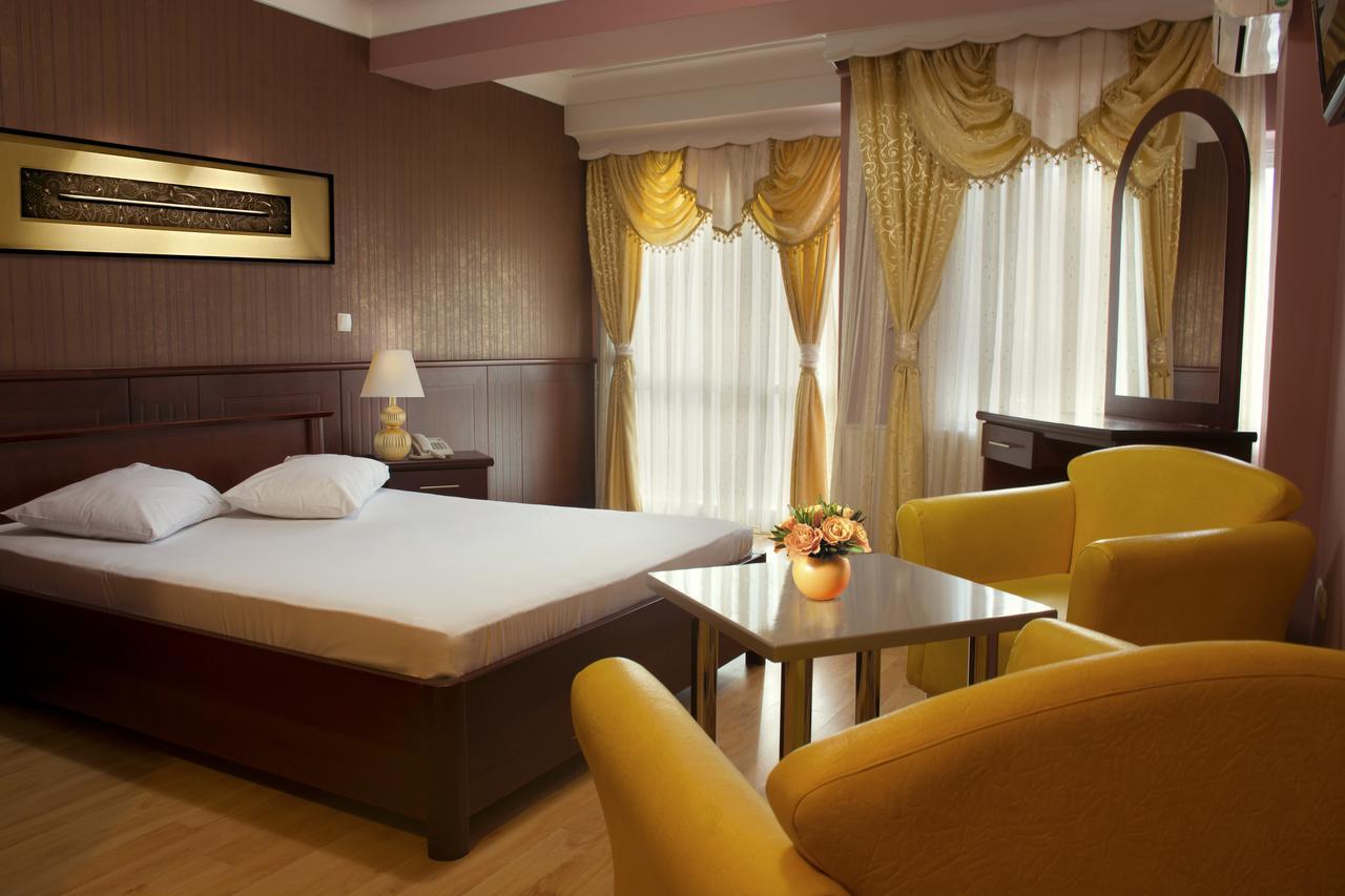 King Hotel Peje Luaran gambar