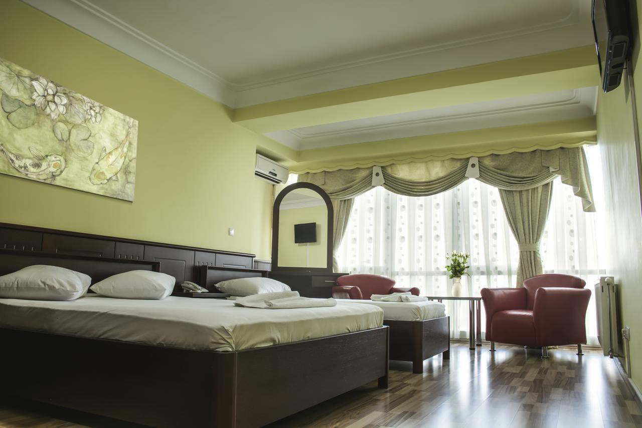 King Hotel Peje Luaran gambar