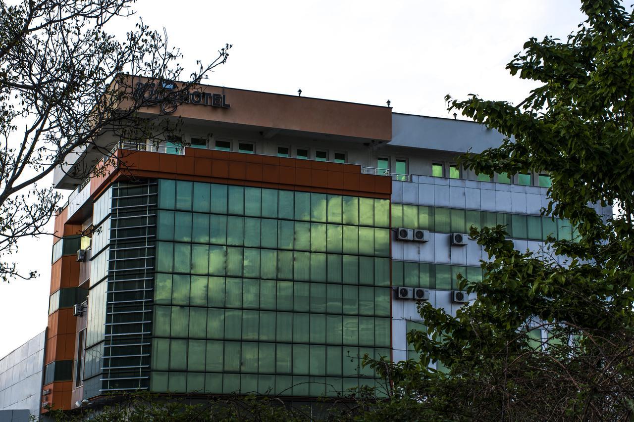 King Hotel Peje Luaran gambar